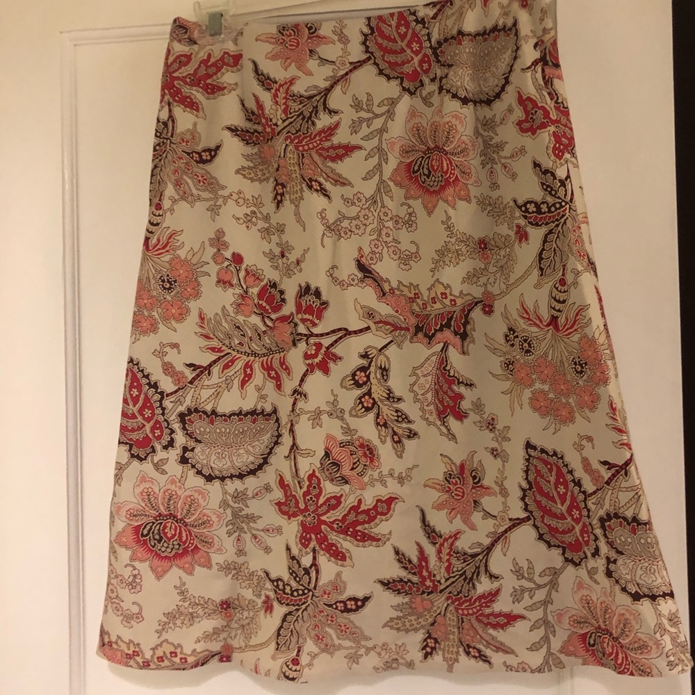 Sale! $18 LOFT silk paisley skirt! Ladies size 6
